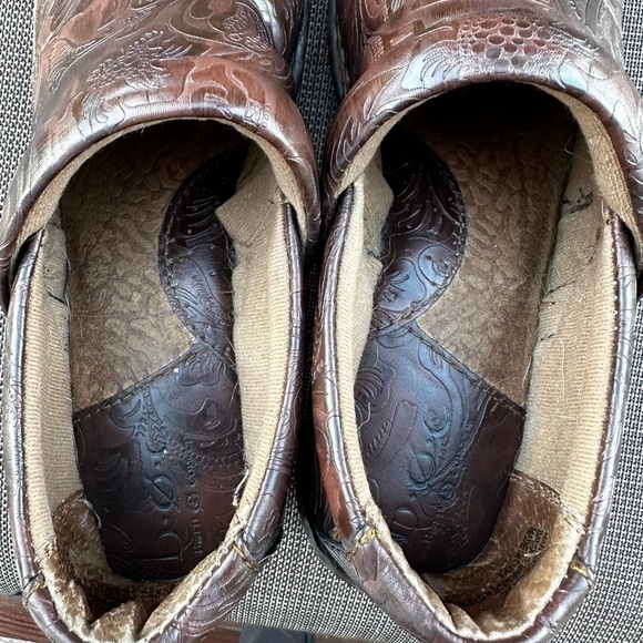 B.O.C. Peggy Slip-On Clog Nursing Clog Faux Leather Size 7 Embossed Deaign - Picture 10 of 11